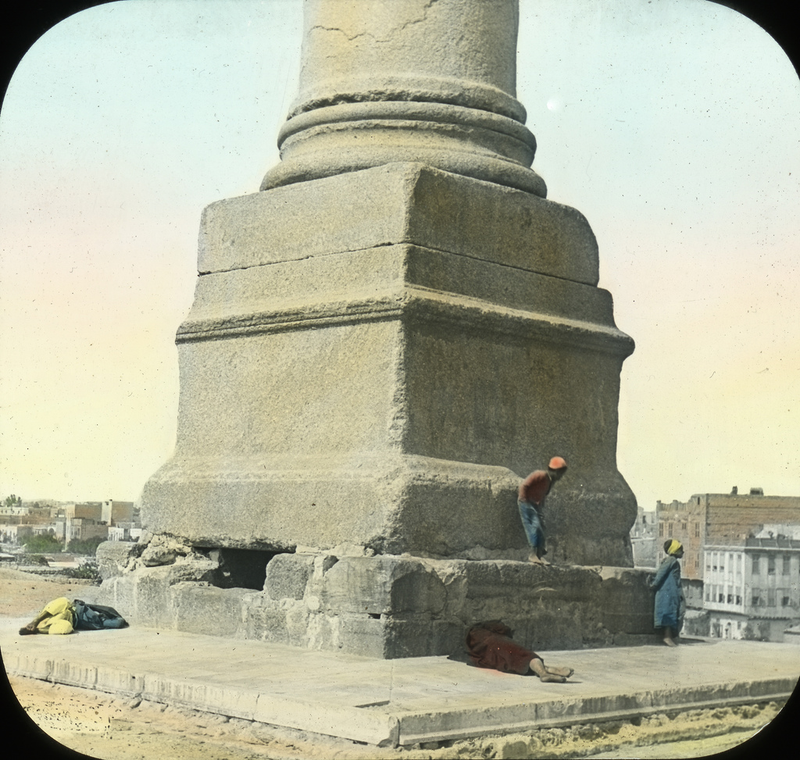 Illustration for article titled Amazing Hand-Tinted Photos of Egypt from the late 19th century